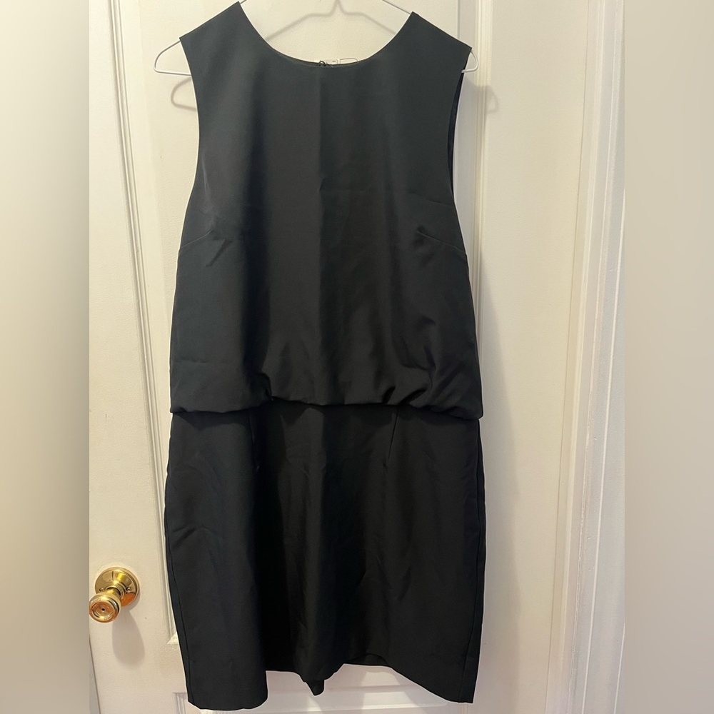 NWT Banana republic factory lined black dress with zip/ button closure, size 18